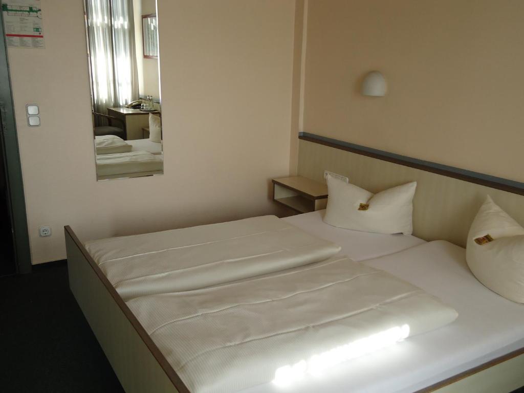 Hotel Und Rasthof Avus Berlin Exterior foto